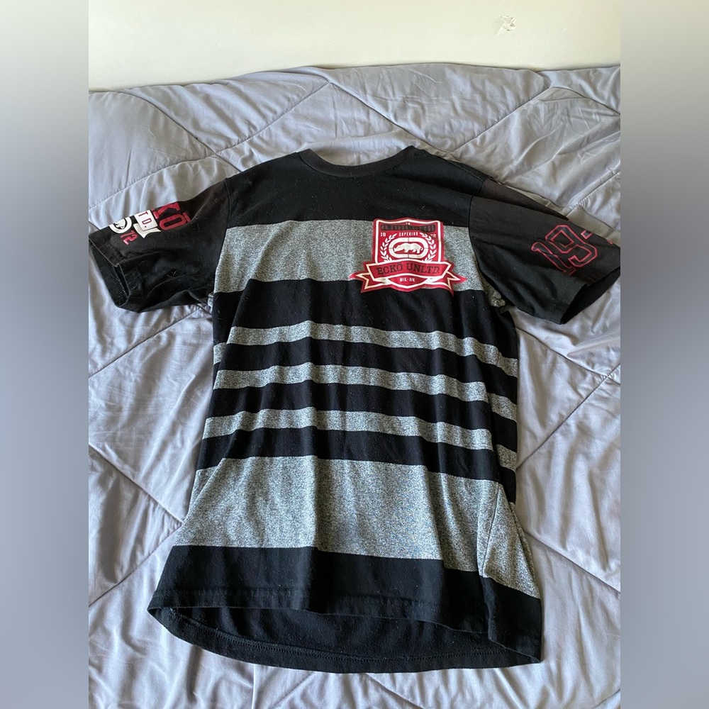 Men’s Ecko shirt